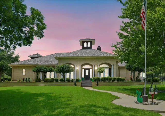 Photo 3 of Single family home for sale at 118 Waterfront Dr, Montgomery, TX 77356 | MLS# 8663861 | Listing updated on 2026-09-17