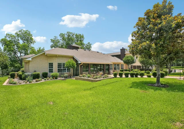 Photo 3 of Single family home for sale at 118 Waterfront Dr, Montgomery, TX 77356 | MLS# 8663861 | Listing updated on 2026-09-17