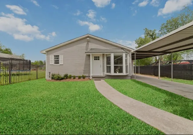 2nd image of 2503 Creston Dr, Houston, TX 77026 | MLS# 58694938