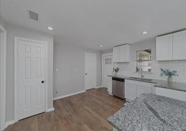3rd image of 2503 Creston Dr, Houston, TX 77026 | MLS# 58694938