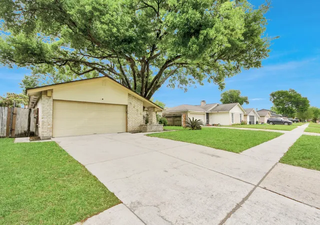 Photo 3 of Single family home for sale at 2406 Quiver Ln, Houston, TX 77067 | MLS# 88366757 | Listing updated on 2026-10-08
