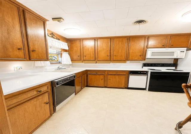 Photo 3 of Single family home for sale at 317 Richmond St, Angleton, TX 77515 | MLS# 14892036 | Listing updated on 2026-09-21