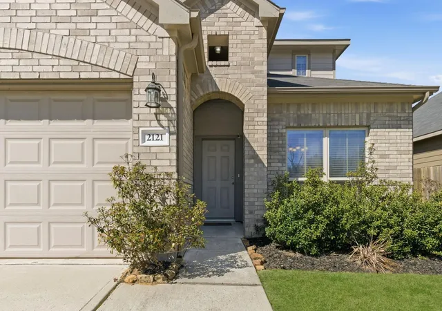 Photo 2 of Single family home for sale at 2121 Cedar Way Dr, Conroe, TX 77301 | MLS# 791283 | Listing updated on 2026-09-14