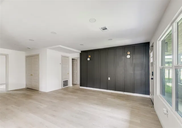 Photo 3 of Sale Pending at 6527 Beekman Rd, Houston, TX 77021 | MLS# 10228912 | Listing updated on 2026-09-14