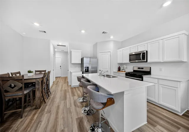 Photo 3 of Single family home for sale at 914 Moon Drop Ln, Houston, TX 77090 | MLS# 79583813 | Listing updated on 2026-09-22