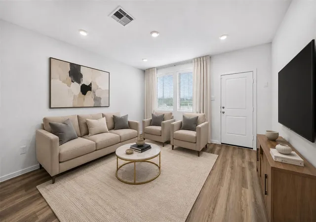 Photo 3 of Single family home for sale at 914 Moon Drop Ln, Houston, TX 77090 | MLS# 79583813 | Listing updated on 2026-09-23