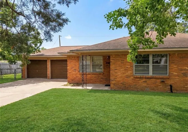 Photo 1 of Single family home for sale at 216 Schilling St, Baytown, TX 77520 | MLS# 26162791 | Listing updated on 2026-09-20