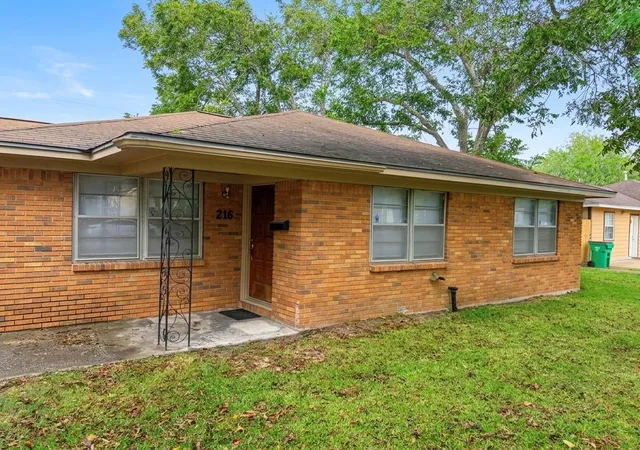 Photo 2 of Single family home for sale at 216 Schilling St, Baytown, TX 77520 | MLS# 26162791 | Listing updated on 2026-09-20