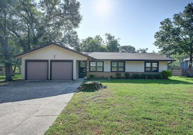 1st image of 201 S Dixie St, Brenham, TX 77833 | MLS# 91865601