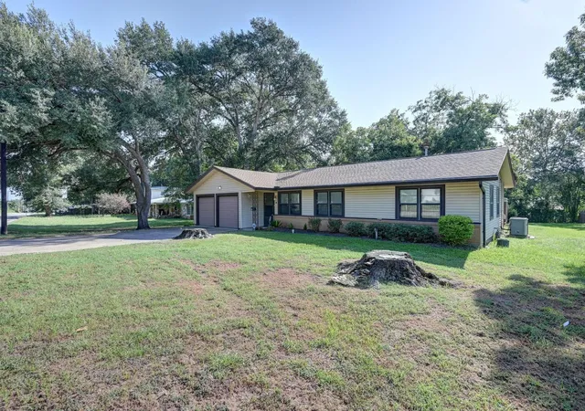 3rd image of 201 S Dixie St, Brenham, TX 77833 | MLS# 91865601