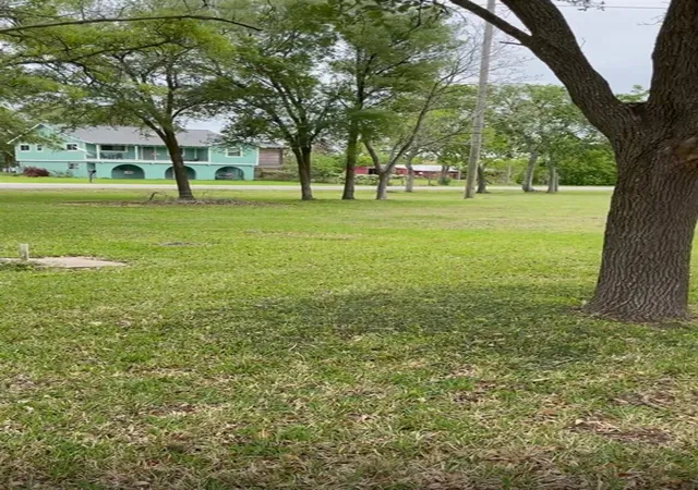 4th image of 2702 Lake Rd, La Marque, TX 77568 | MLS# 44779286