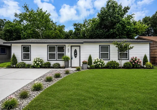 1st image of 5835 Kenilwood Dr, Houston, TX 77033 | MLS# 91604718
