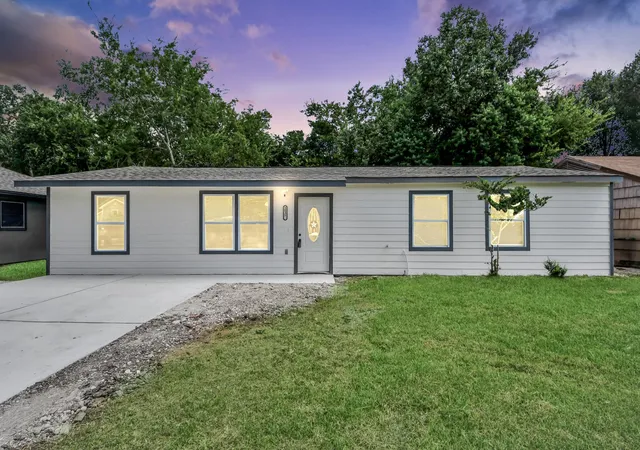 2nd image of 5835 Kenilwood Dr, Houston, TX 77033 | MLS# 91604718