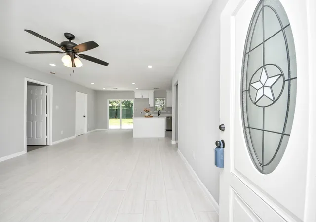 4th image of 5835 Kenilwood Dr, Houston, TX 77033 | MLS# 91604718
