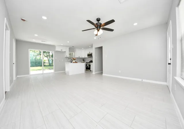 5th image of 5835 Kenilwood Dr, Houston, TX 77033 | MLS# 91604718