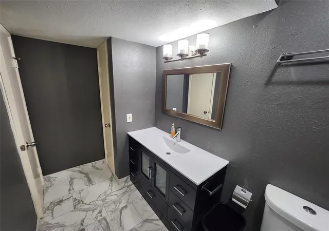 Listing Photo 4 - Condo for sale in building located at 4500 Sherwood Ln, Houston, TX 77092 - Unit #10