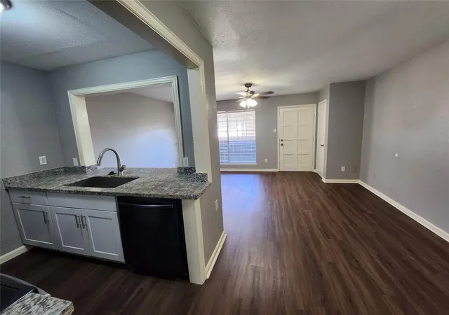 Listing Photo 5 - Condo for sale in building located at 4500 Sherwood Ln, Houston, TX 77092 - Unit #10