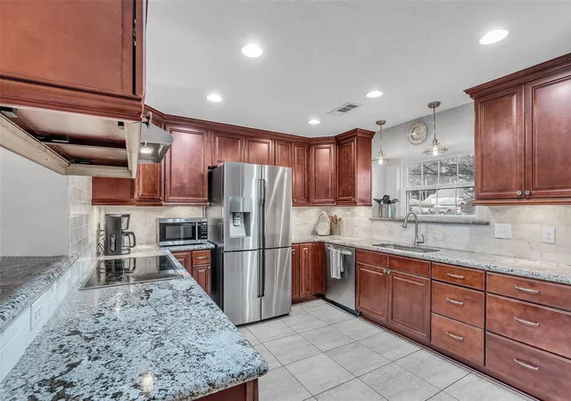 4th image of 18019 Shadow Valley Dr, Spring, TX 77379 | MLS# 83033959