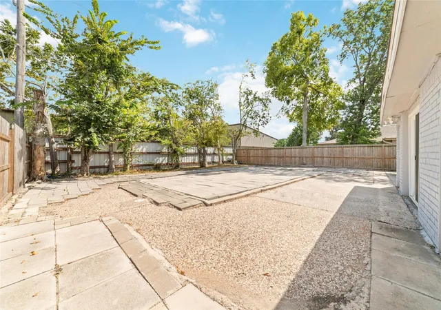 3rd image of 6111 Westbranch Dr, Houston, TX 77072 | MLS# 76803724