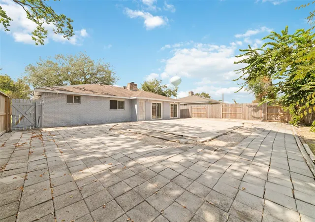 4th image of 6111 Westbranch Dr, Houston, TX 77072 | MLS# 76803724