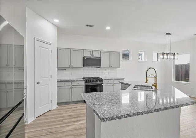 3rd image of 10511 Kings River Dr, Rosharon, TX 77583 | MLS# 58133224