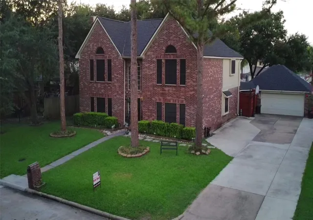 Photo 2 of Single family home for sale at 9726 New Kent Dr, Sugar Land, TX 77498 | MLS# 80245581 | Listing updated on 2026-09-17