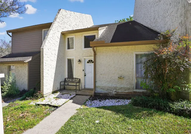 Photo 2 of Sale Pending at 12203 Glenview Dr, Montgomery, TX 77356 | MLS# 85762798 | Listing updated on 2026-08-22