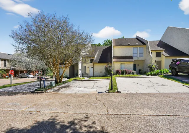 Photo 3 of Sale Pending at 12203 Glenview Dr, Montgomery, TX 77356 | MLS# 85762798 | Listing updated on 2026-08-22
