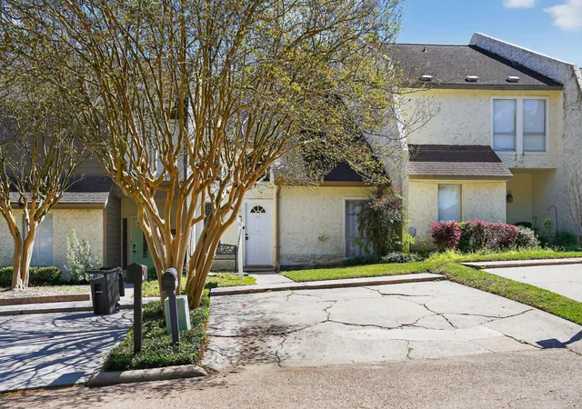 Photo 4 of Sale Pending at 12203 Glenview Dr, Montgomery, TX 77356 | MLS# 85762798 | Listing updated on 2026-08-22