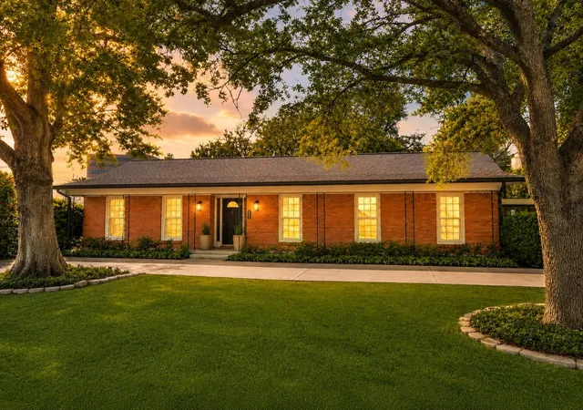 2nd image of 1902 Chimney Rock, Houston, TX 77056 | MLS# 46614989