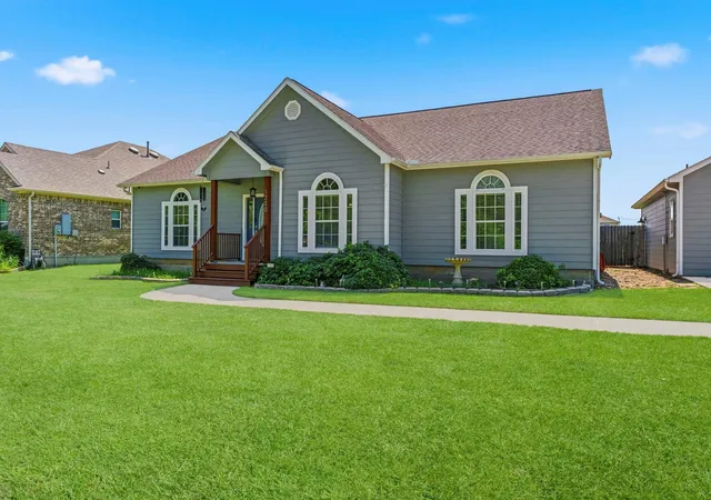 2nd image of 1320 Oregon St, La Porte, TX 77571 | MLS# 27831247