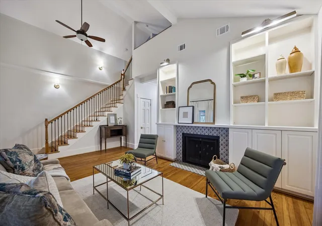 2nd image of 1635 Harvard St, Houston, TX 77008 | MLS# 16947862
