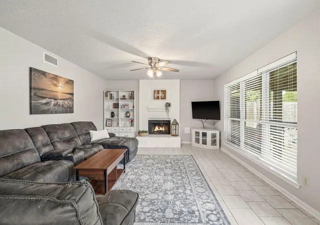 4th image of 2135 Victoria Garden Dr, Richmond, TX 77406 | MLS# 36588272