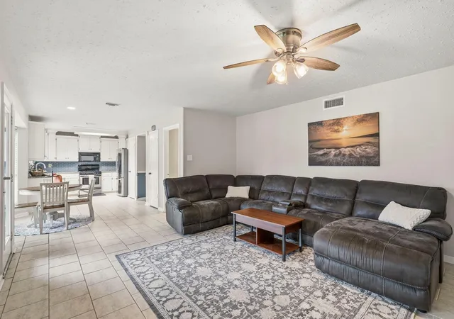 5th image of 2135 Victoria Garden Dr, Richmond, TX 77406 | MLS# 36588272