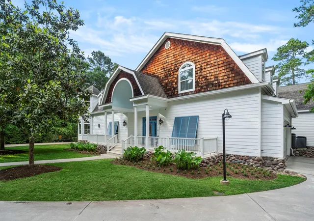 Photo 3 of Single family home for sale at 20002 Indigo Lake Dr, Magnolia, TX 77355 | MLS# 80109821 | Listing updated on 2026-09-13