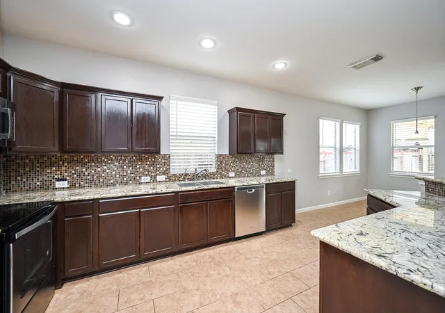 Photo 4 of Single family home for sale at 7427 Chathan Glen Ln, Richmond, TX 77407 | MLS# 44203349 | Listing updated on 2026-09-16