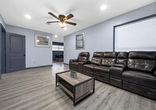 5th image of 11103 Greenwillow St, Houston, TX 77035 | MLS# 97298826