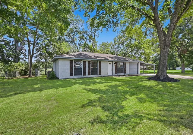 3rd image of 11 Hardy Hollow Dr, New Waverly, TX 77358 | MLS# 65010084