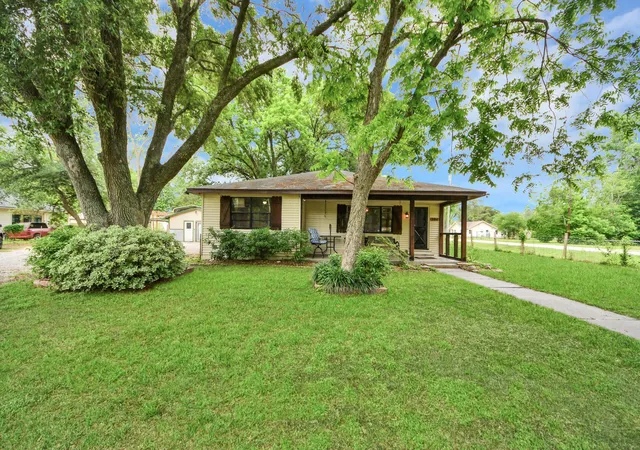 Homes for sale in Alvin, TX | 204 S 4Th St, Alvin, TX 77511 | MLS# 12499789