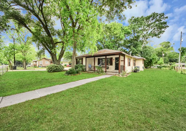 Homes for sale in Alvin, TX | 204 S 4Th St, Alvin, TX 77511 | MLS# 12499789