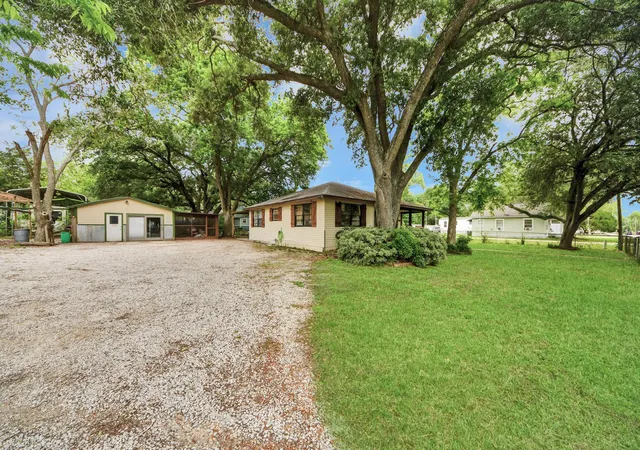 Homes for sale in Alvin, TX | 204 S 4Th St, Alvin, TX 77511 | MLS# 12499789