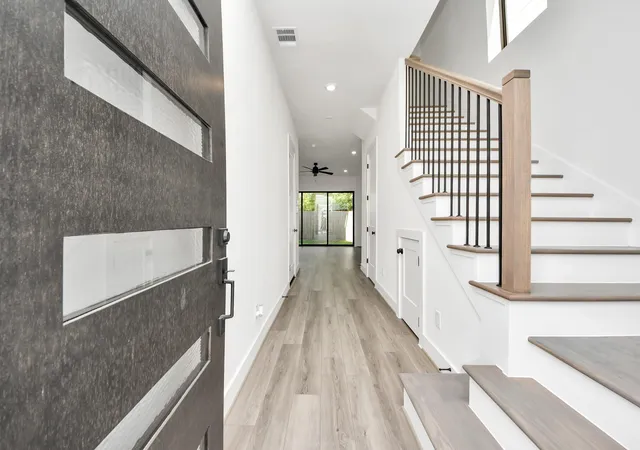 Photo 3 of Sale Pending at 1422 Caywood Ln #D, Houston, TX 77055 | MLS# 14351088 | Listing updated on 2026-08-28