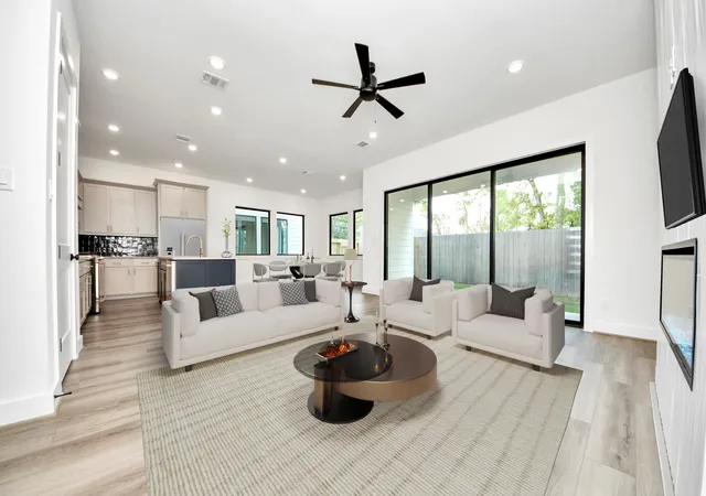 Photo 3 of Sale Pending at 1422 Caywood Ln #D, Houston, TX 77055 | MLS# 14351088 | Listing updated on 2026-08-28
