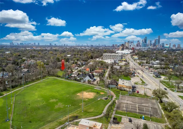 3rd image of 4720 Capitol St, Houston, TX 77011 | MLS# 91551115