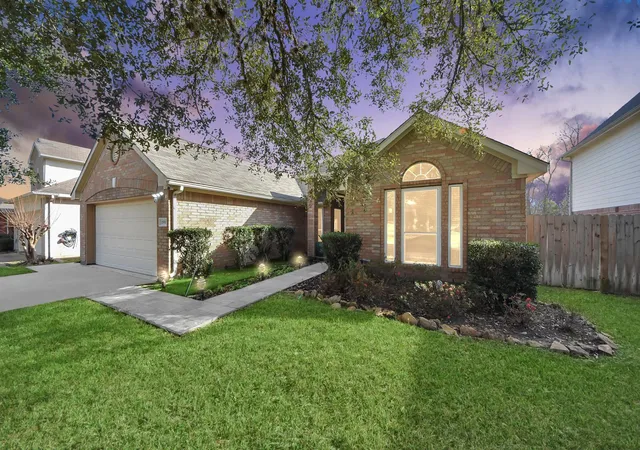 Photo 2 of Single family home for sale at 15511 Seminole Cyn Dr, Sugar Land, TX 77498 | MLS# 65268880 | Listing updated on 2026-10-08