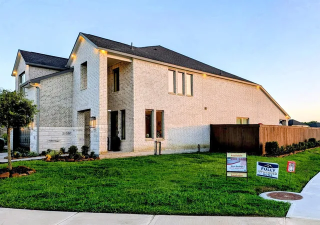 Photo 3 of Single family home for sale at 211 Vista Knoll Ct, New Caney, TX 77357 | MLS# 15489672 | Listing updated on 2026-08-25