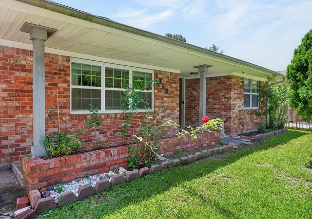 Photo 3 of Single family home for sale at 1313 Plymouth St, Pasadena, TX 77502 | MLS# 27122728 | Listing updated on 2026-08-28