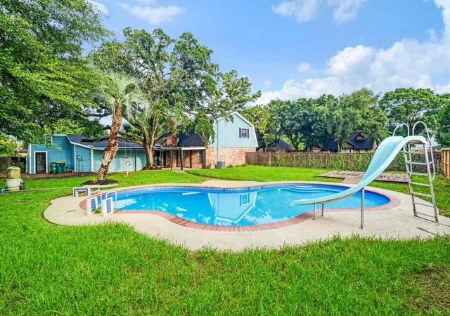 3rd image of 2207 S Palm Ct, Pasadena, TX 77502 | MLS# 65197811