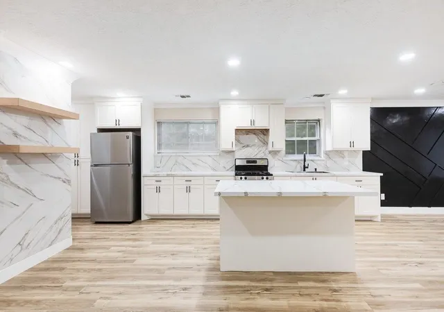 4th image of 2207 S Palm Ct, Pasadena, TX 77502 | MLS# 65197811
