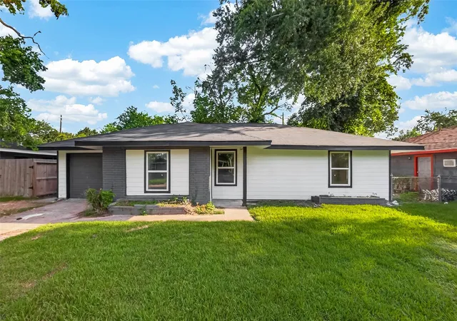 1st image of 5751 Thrush Dr, Houston, TX 77033 | MLS# 46976348